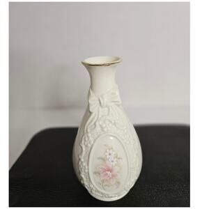 VTG The Cameo Ribbon bud vase, Royal Heritage China Ivory feminine